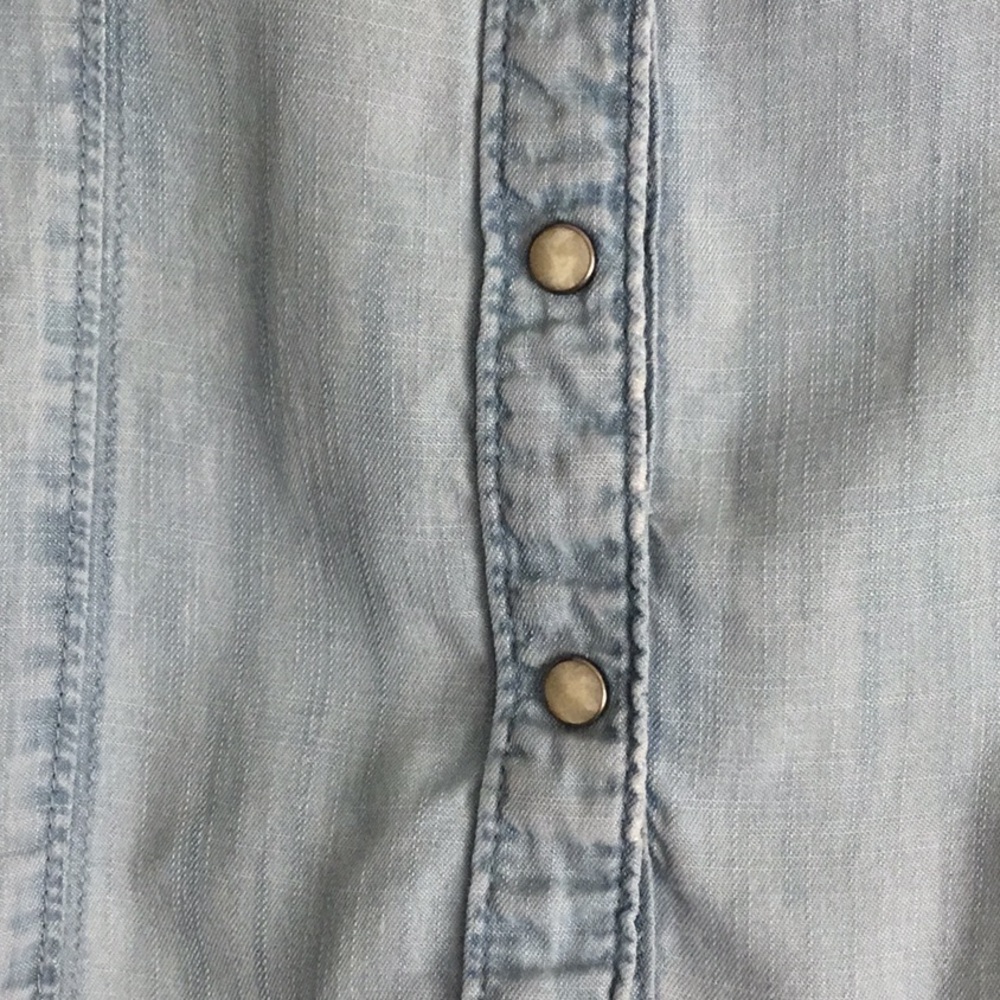GAP Denim Button-Up Shirts Set of TWO size small - Picture 4 of 9